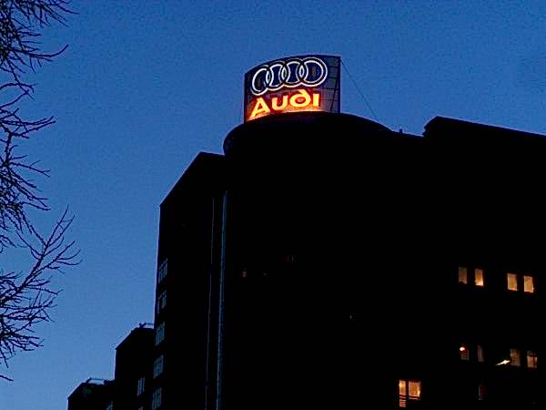 Вывеска Audi в центре Красноярска